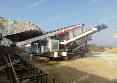 tracked-mobile-stone-screener